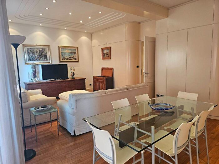 Appartamento trilocale in affitto in Via Maestro Gaetano Capocci, Africano Villa Chigi, Roma