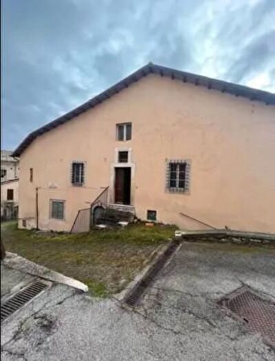 Casa con 6 locali in vendita in Via del Carmine, Monteleone Di Spoleto