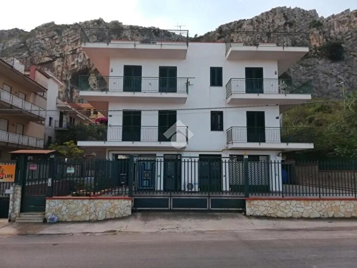 Appartamento trilocale in affitto in Via Monsignor Siino, Capaci