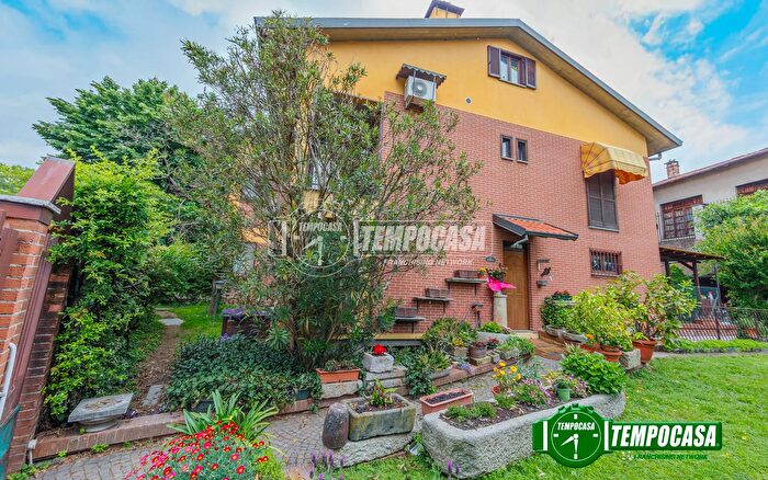 Casa con 5 locali in vendita in Via Villette, Cesano Boscone