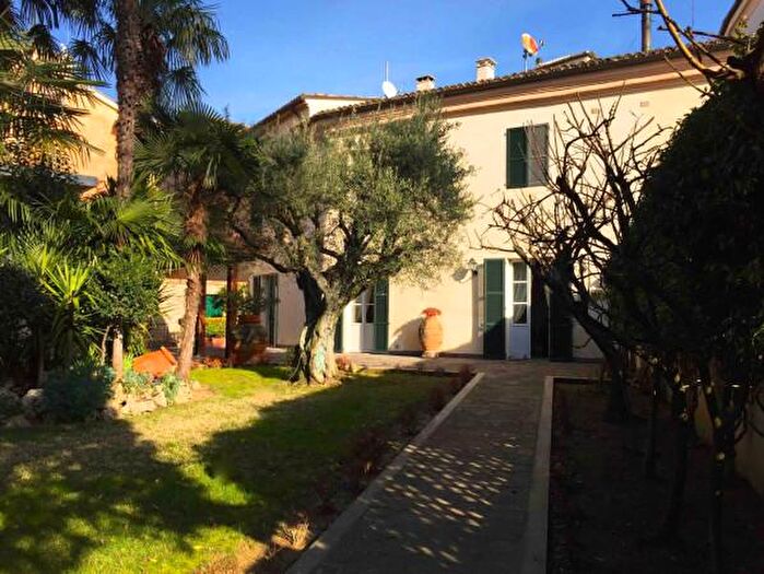 Casa con 6 locali in vendita in Osimo