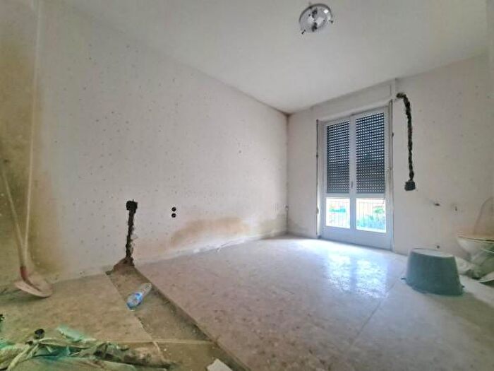 Appartamento trilocale in vendita in Via Grigna, Legnano