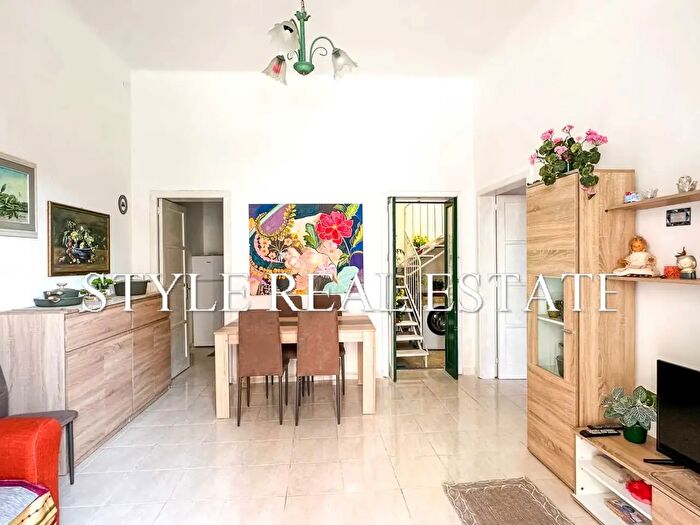 Appartamento trilocale in vendita in Via Napoli, Siracusa