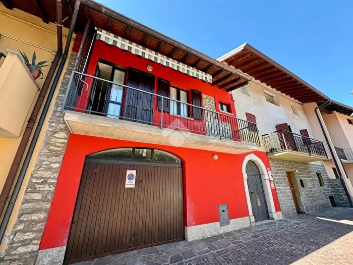 Casa quadrilocale in vendita in Via Piave, Pradalunga