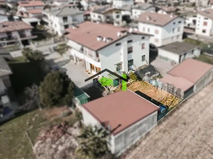 Appartamento con 6 locali in vendita in Via Pontebba, Maniago