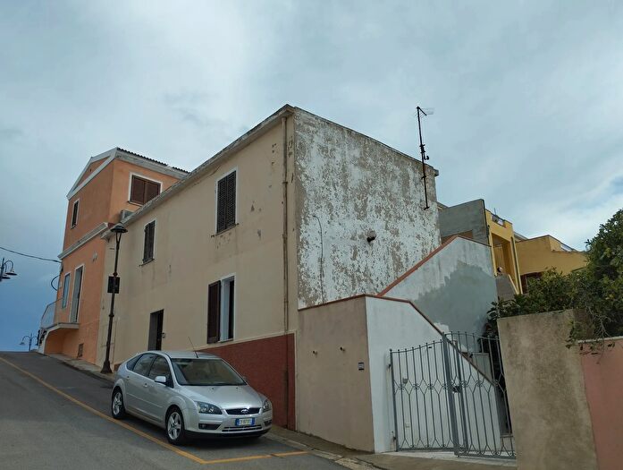 Appartamento trilocale in vendita in Via Sonnino, Santa Teresa Gallura