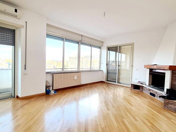 Casa trilocale in affitto in Via Val Maira, Conca dOro Valli, Roma