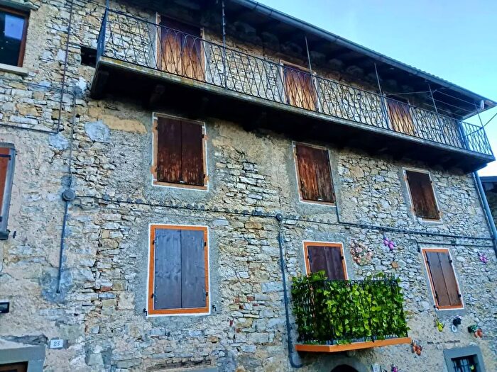 Appartamento trilocale in vendita in Via Cà Personeni, Bedulita