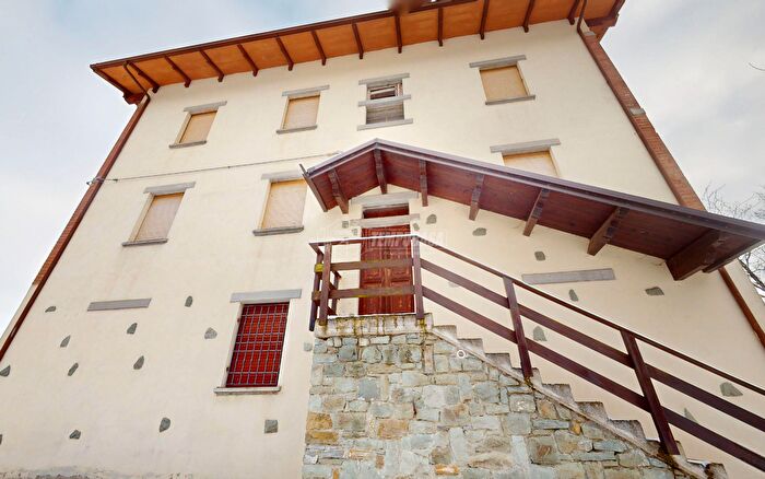 Appartamento bilocale in vendita in Via P Giardini, Lama Mocogno