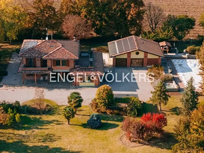 Casa con 6 locali in vendita in Strada Battaglia, Modena