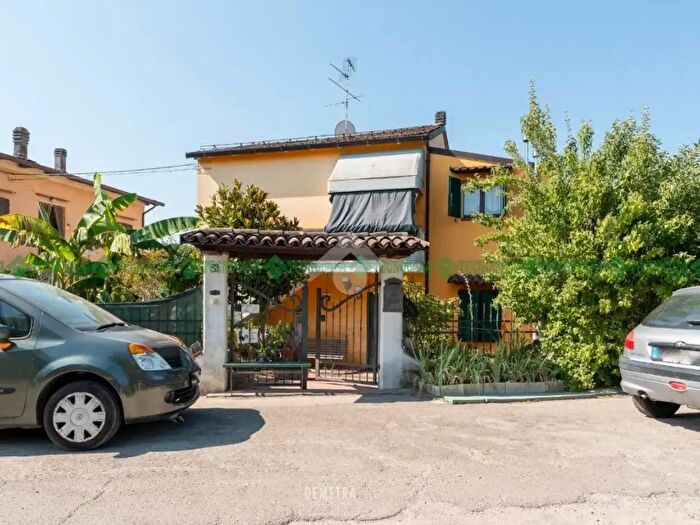 Casa con 5 locali in vendita in Via Claudia, Castelfranco Emilia