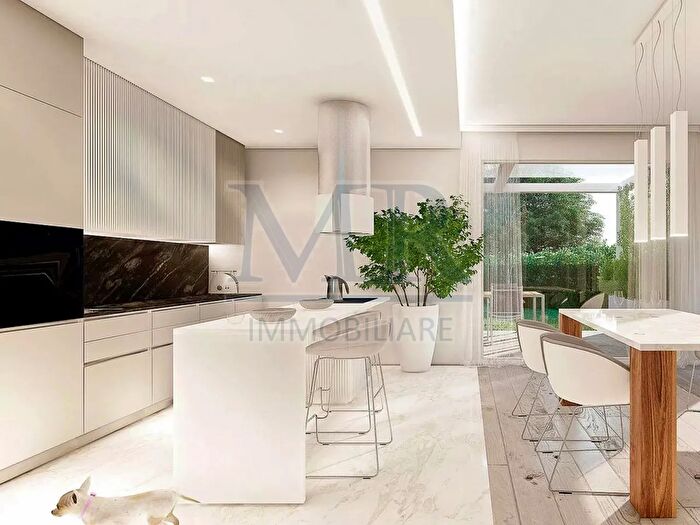 Appartamento con 5 locali in vendita in Via Camillo Manfroni, Padova