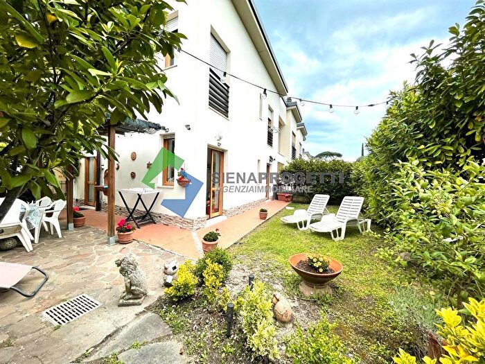 Appartamento quadrilocale in vendita in Via Ciro Marzocchi, Siena