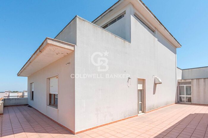 Appartamento con 8 locali in vendita in Via Giulio Cesare Viola, Galatina