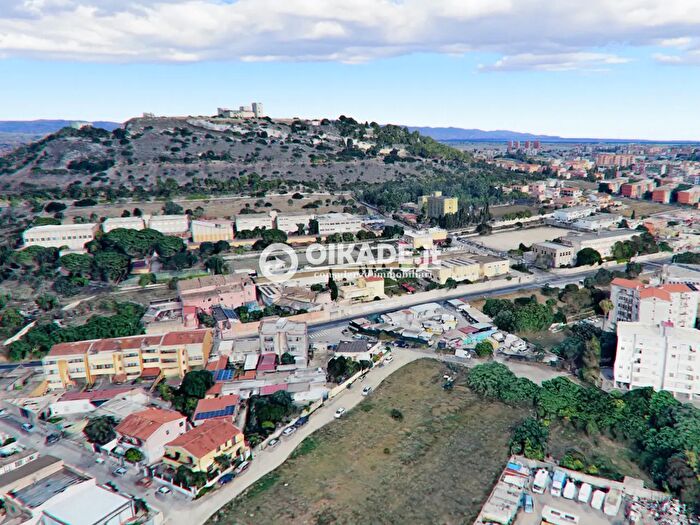 Casa con 9 locali in vendita in Cagliari