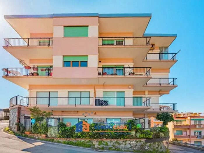 Appartamento trilocale in vendita in Via Jacopo della Quercia, Albissola Marina