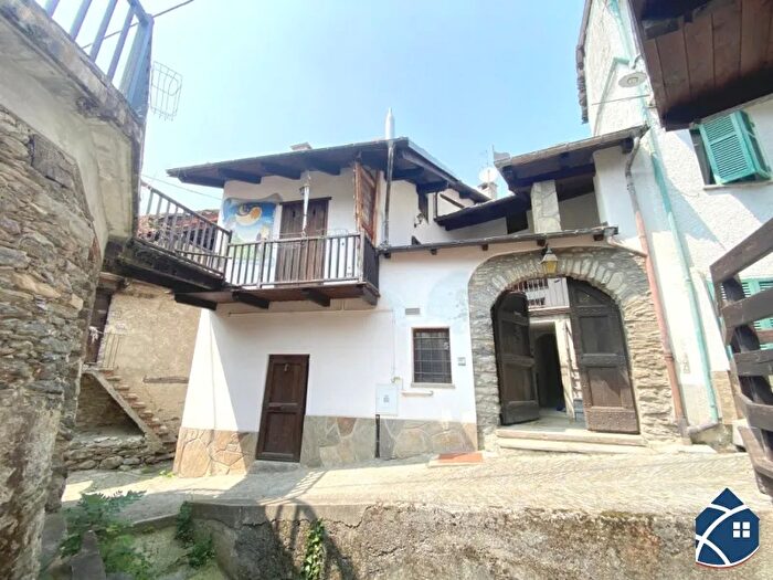 Casa quadrilocale in vendita in Roure Frazione Roreto, Roure