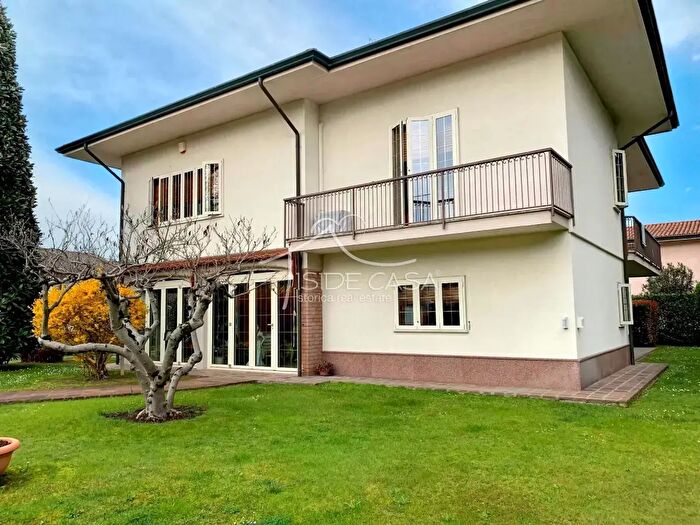 Casa con 5 locali in vendita in Curtatone