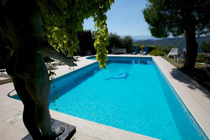 Casa con 10 locali in vendita in Ascoli Piceno