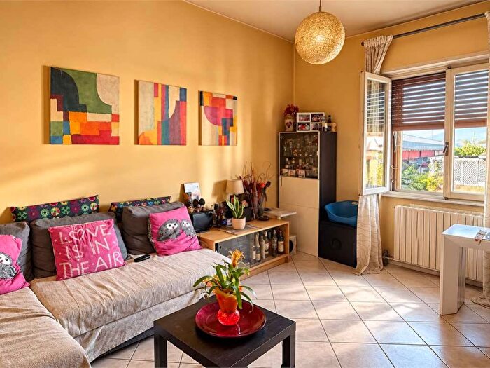 Appartamento trilocale in vendita in Via francesco baracca, Novoli, Firenze