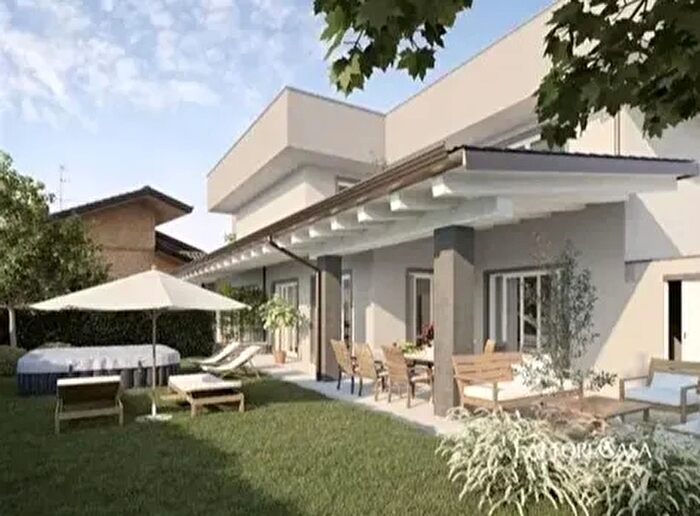 Casa con 8 locali in vendita in Chiari