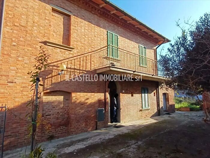 Casa con 7 locali in vendita in Via Trasimeno, Torrita Di Siena