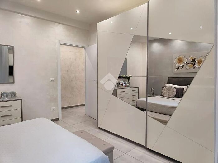 Appartamento con 7 locali in vendita in Via Giovanni aMolfino, Genova