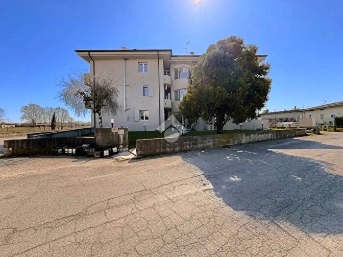 Appartamento bilocale in affitto in Isola Rizza
