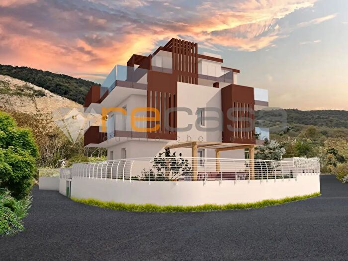 Appartamento trilocale in vendita in Via Monticelli, Salerno