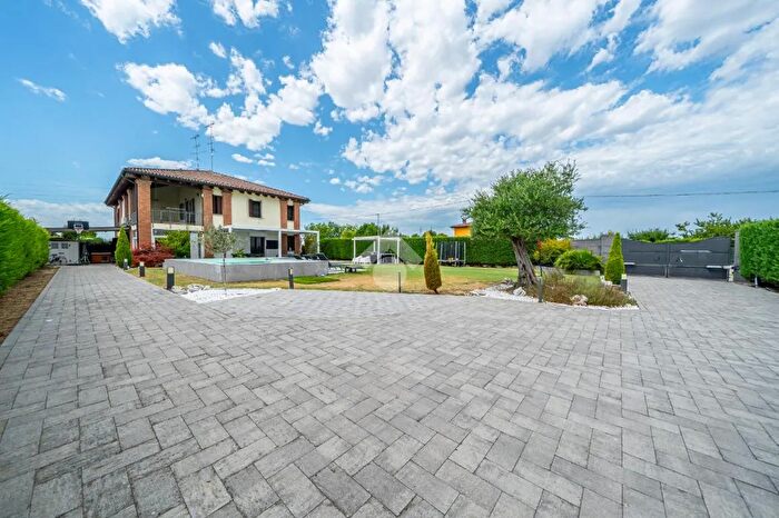 Casa quadrilocale in vendita in Via della Vita, Malalbergo