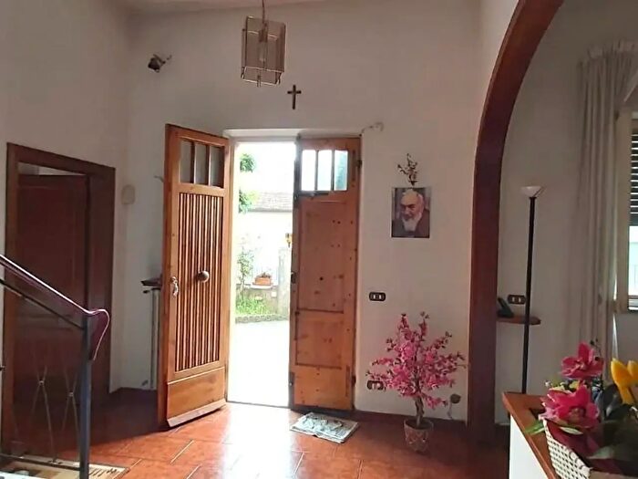 Casa con 11 locali in vendita in Oma, Vicopisano