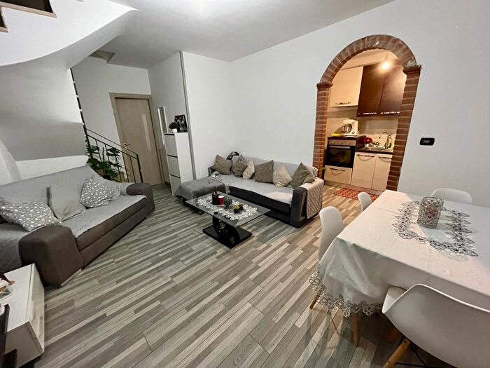 Casa quadrilocale in vendita in Via Andrea Vochieri, Alessandria