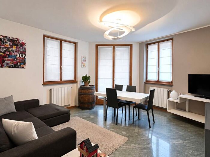 Appartamento trilocale in affitto in Via Dante, Centro, Sondrio