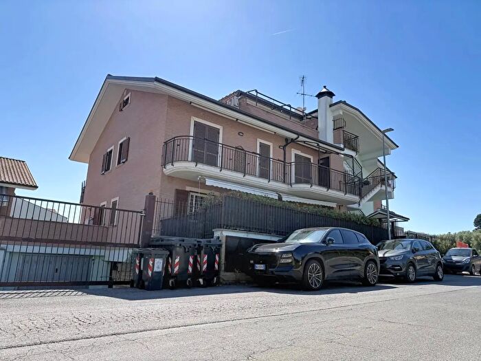 Appartamento trilocale in vendita in Via Isonzo a, Monterotondo