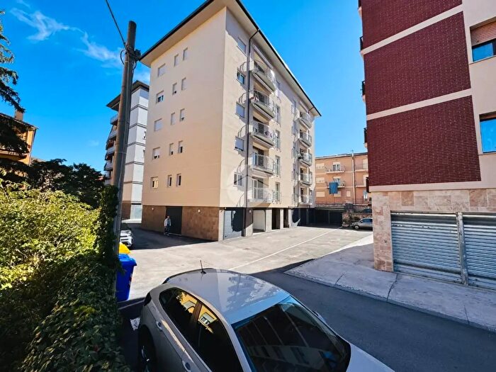 Appartamento con 5 locali in vendita in Via Luigi Falconi, L'Aquila