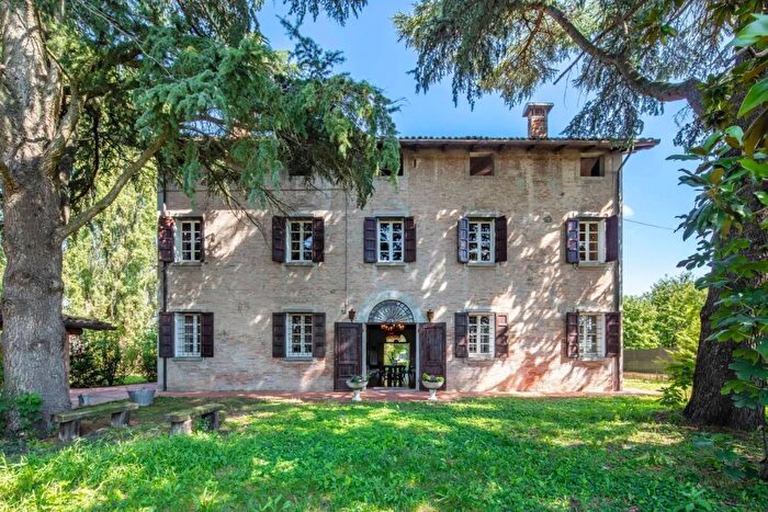 Casa con 7 locali in vendita in Via Colombara Cento Ferrara, Cento