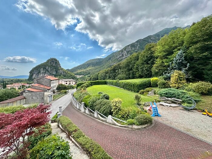 Casa in vendita in Via Prosdocimi, Velo DAstico