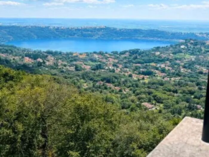 Appartamento quadrilocale in vendita in Rocca Di Papa