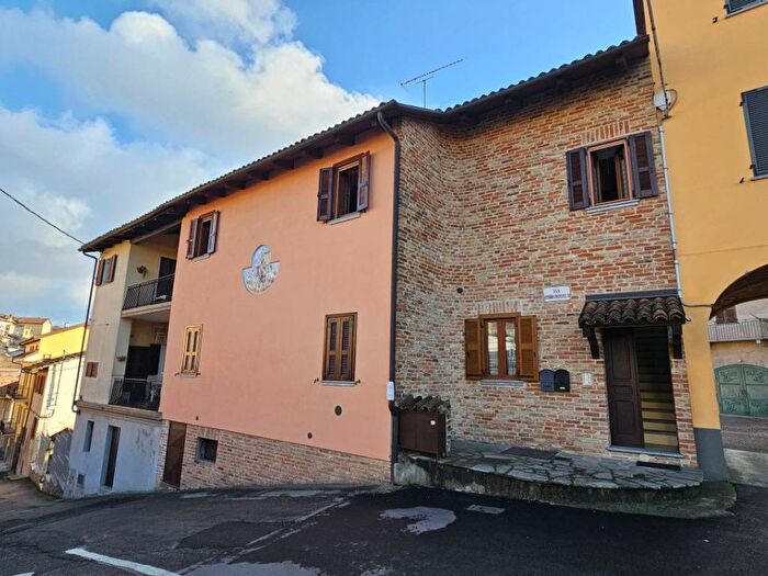 Appartamento trilocale in affitto in Via Vittorio Emanuele III, Centro, Montechiaro dAsti