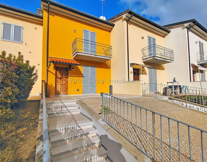 Casa quadrilocale in vendita in Via Monza, Montepulciano