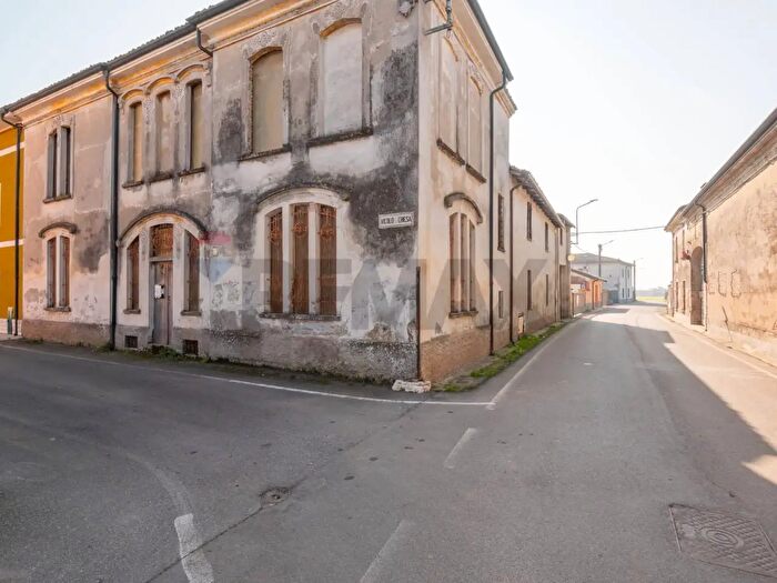 Casa con 15 locali in vendita in Vicolo Chiesa, Tornata