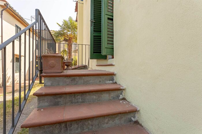 Appartamento quadrilocale in vendita in Via della Chiesa, Carmignano