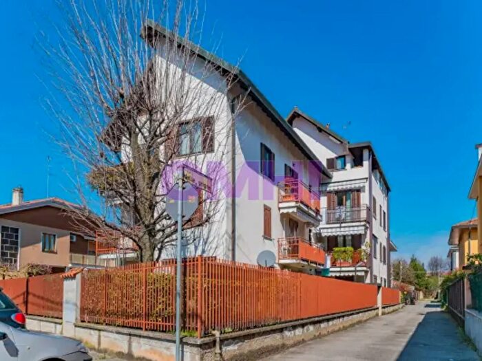 Appartamento quadrilocale in vendita in Via delle Grigne, Busto Arsizio
