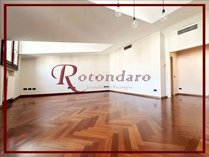 Appartamento quadrilocale in affitto in Piazza Sant'Ambrogio, Milano