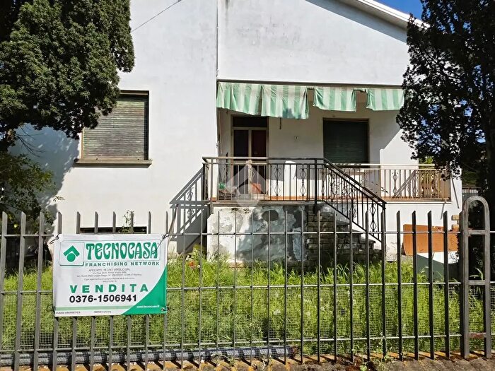Casa trilocale in vendita in Via I Maggio, Bagnolo San Vito