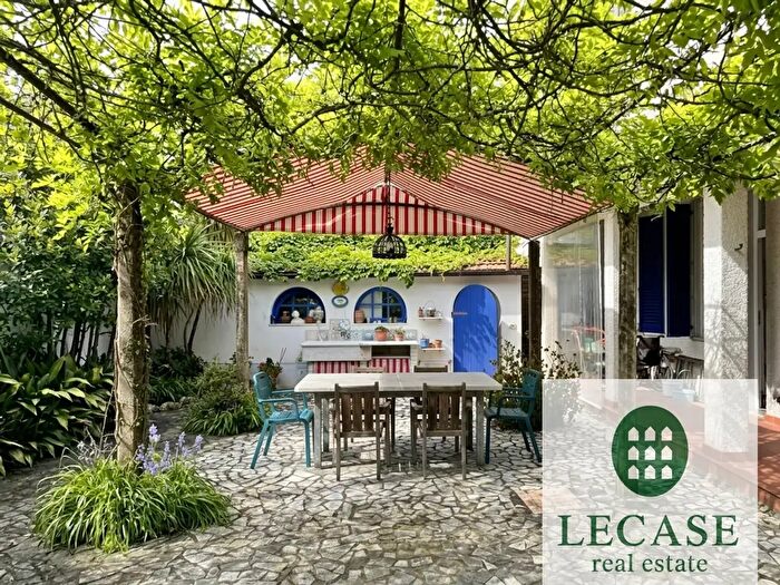 Casa con 6 locali in affitto in Via Eugenio Barsanti, Forte Dei Marmi