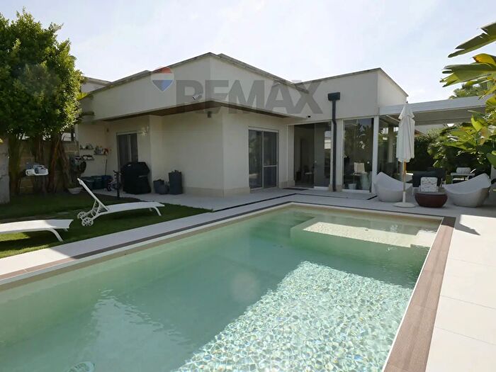Casa con 5 locali in vendita in Strada Statale Complanare Ovest, Bari