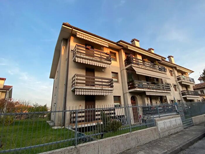 Appartamento con 5 locali in vendita in Pasian Di Prato