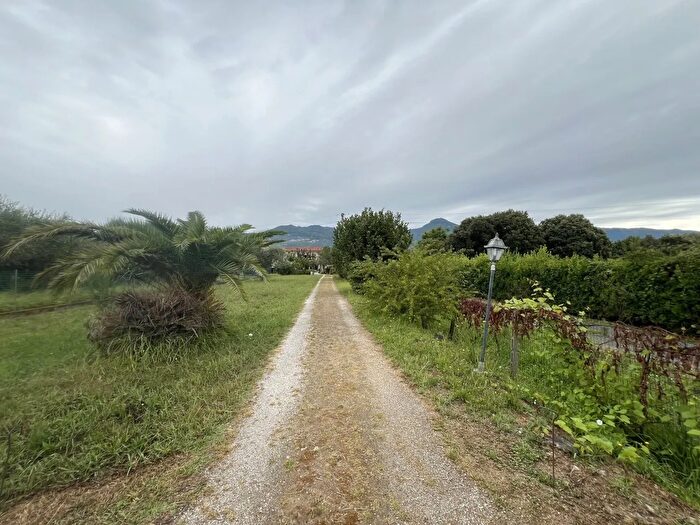 Casa con 5 locali in vendita in Pietrasanta