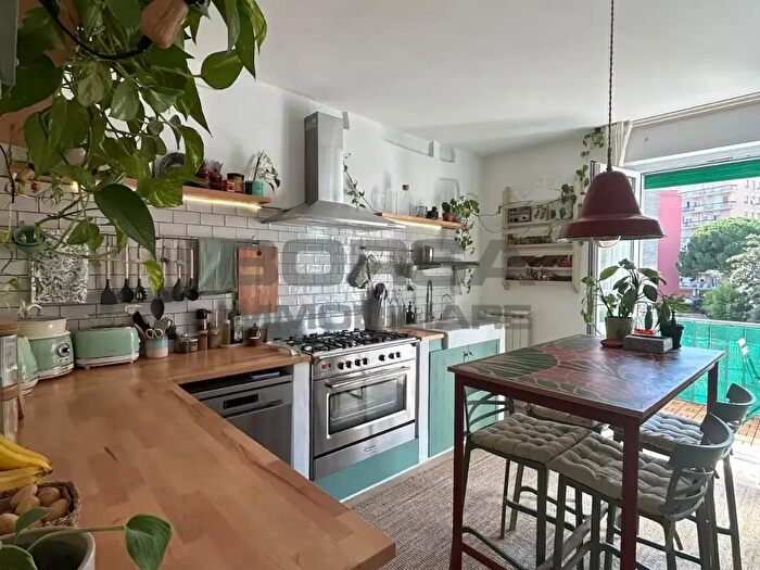 Appartamento bilocale in vendita in Via Montebello, Livorno